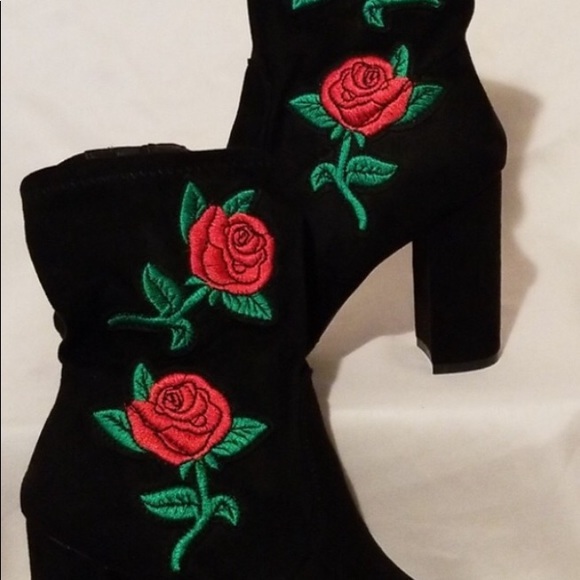 Black booties with Red Roses - Picture 4 of 4